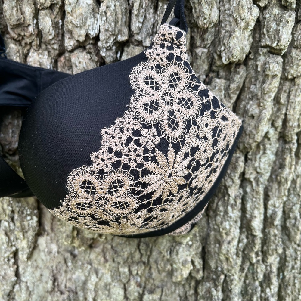 ⬇️Price Drop!⬇️ Victoria’s Secret Bombshell Bra in size 34dd